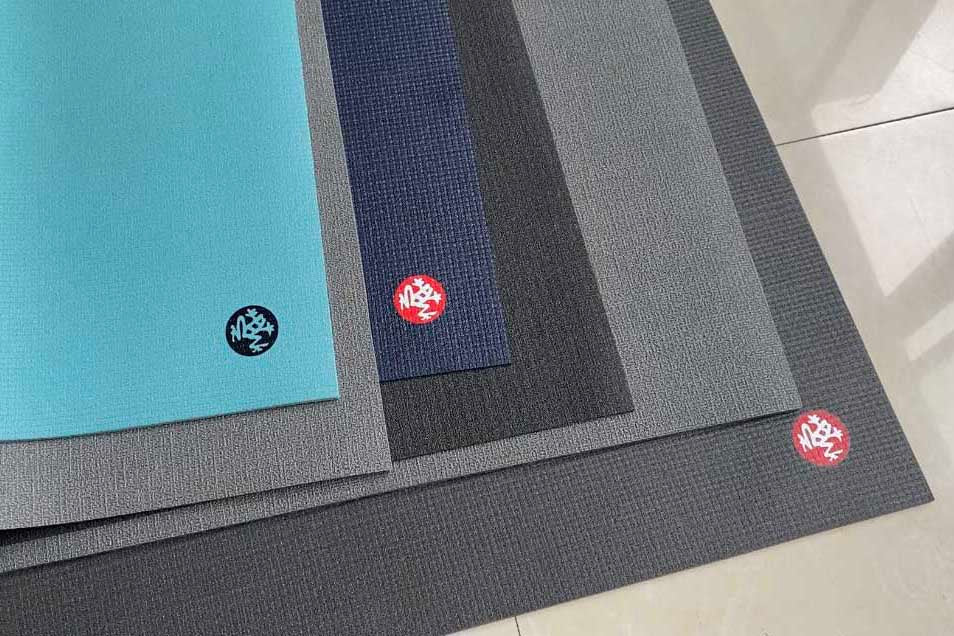 manduka VS iyogasports PRO mat